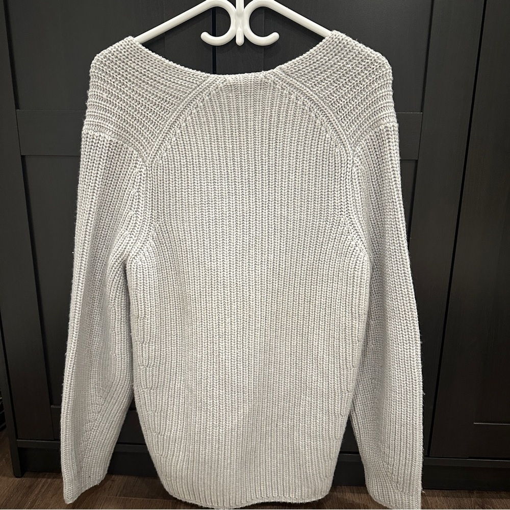 Aritzia Babaton Gray Merino Wool Chunky Knit V-Neck Sweater Size XS Women’s - Picture 5 of 9